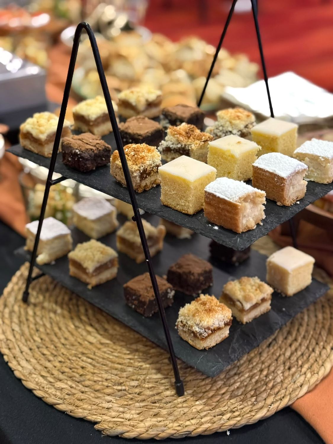 Mesa dulce con pastelería propia