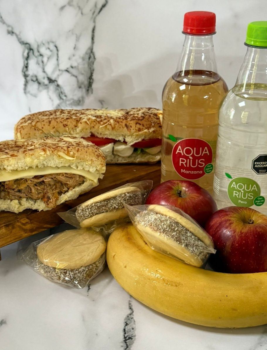 Viandas individuales con sándwich, fruta y bebida